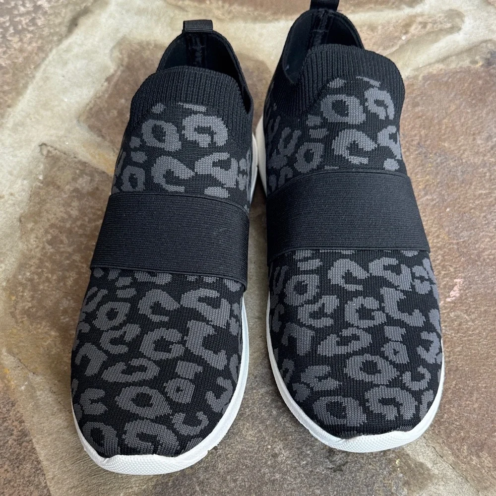 Not Rated slip sneakers